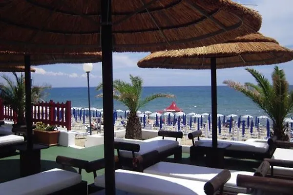 فندق Nicotel Pineto 4*