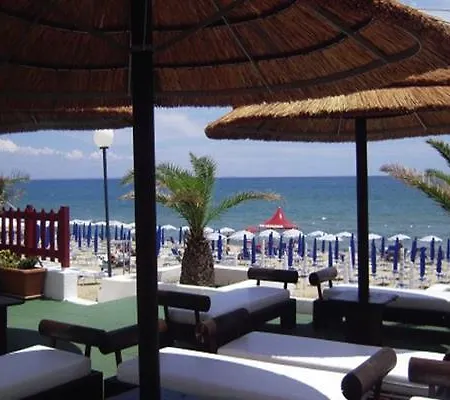 Отель Nicotel Pineto 4*